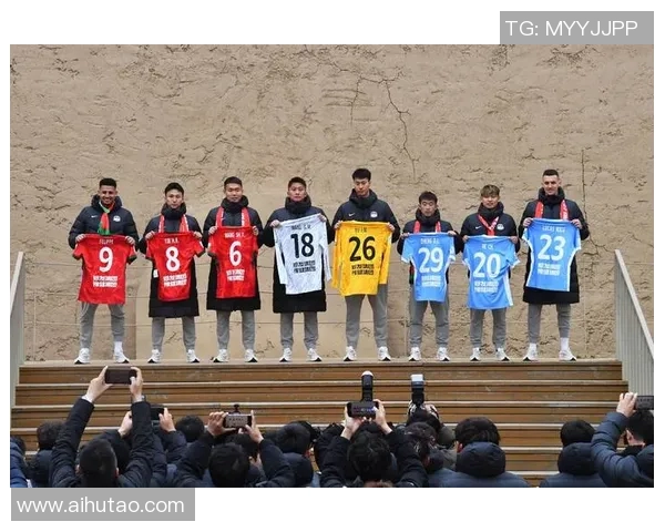 被足球无情踢中却依然坚持赛场的球星们背后的坚持与奋斗